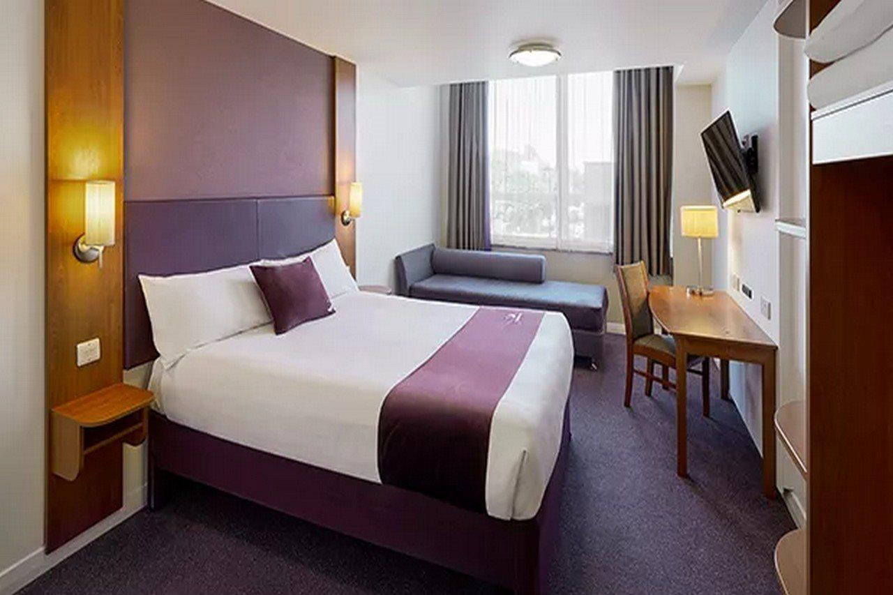Premier Inn Wolverhampton City Centre Buitenkant foto